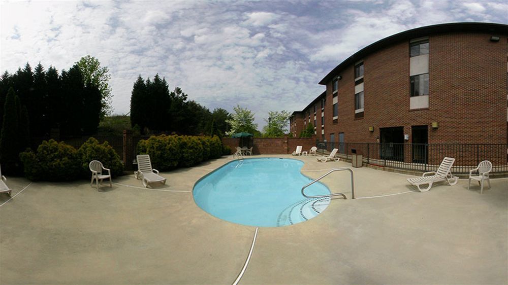 Days Inn & Suites By Wyndham Hickory Exterior photo